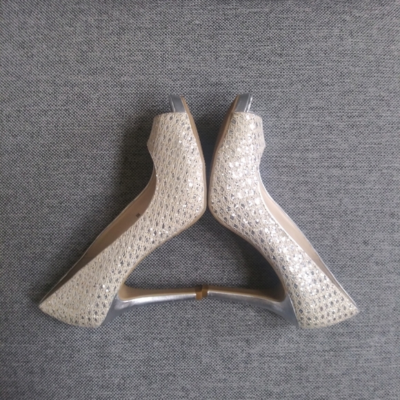 COACH AND FOUR HEELS - Picture 7 of 8